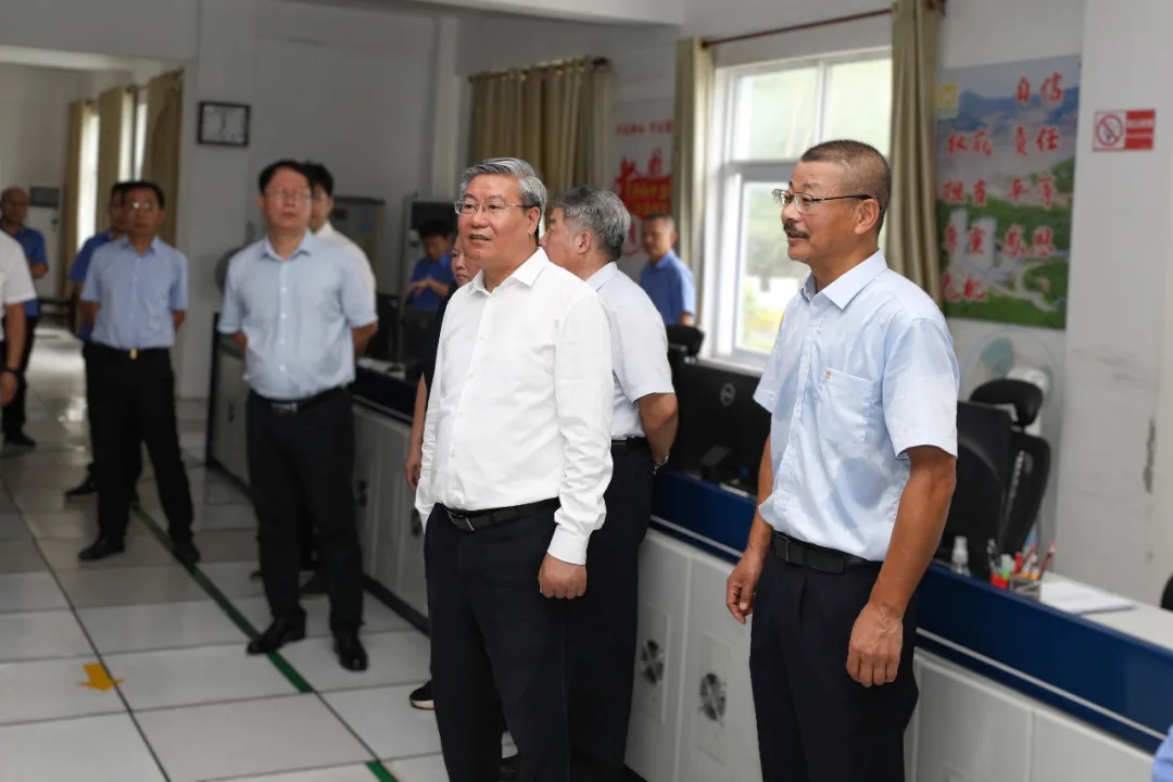 海南省政协主席李荣灿到3377体育官网调研3_副本.jpg