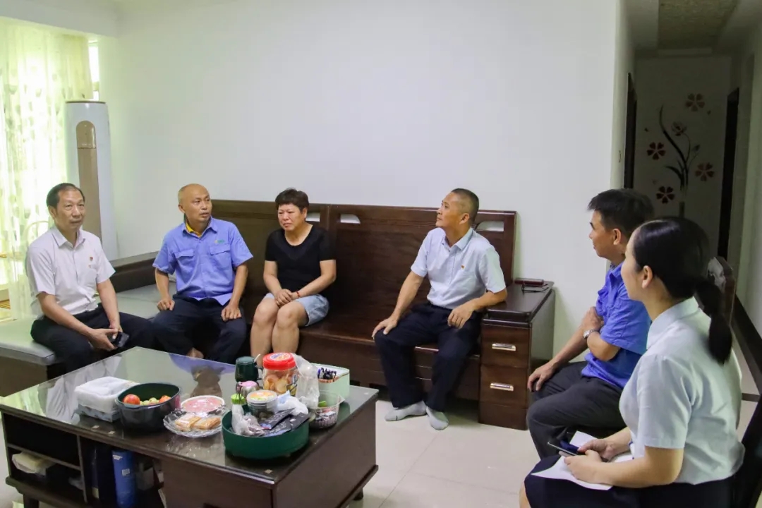 3377体育官网党委开展“七一”走访慰问活动2.jpg