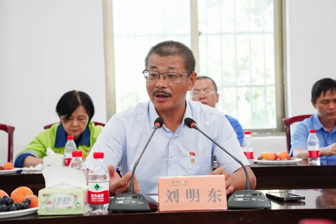 3377体育官网召开“七一”座谈会2.jpg