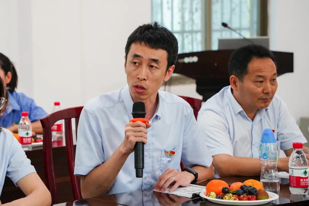 3377体育官网召开“七一”座谈会4.jpg
