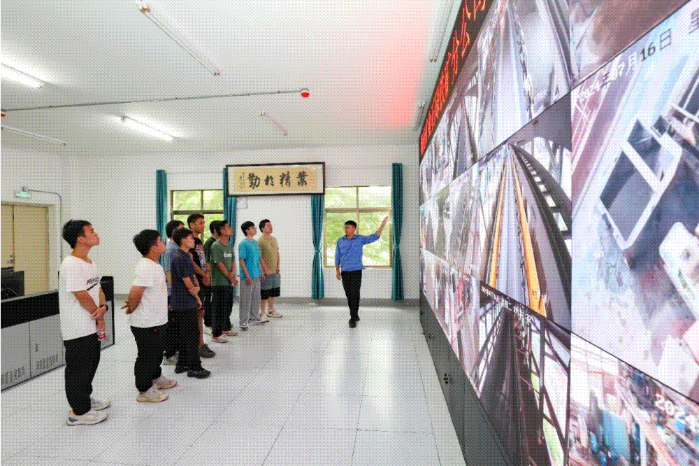 1721353379843094.gif 9名青年员工入职3377体育官网石碌铁矿分公司2_副本.gif