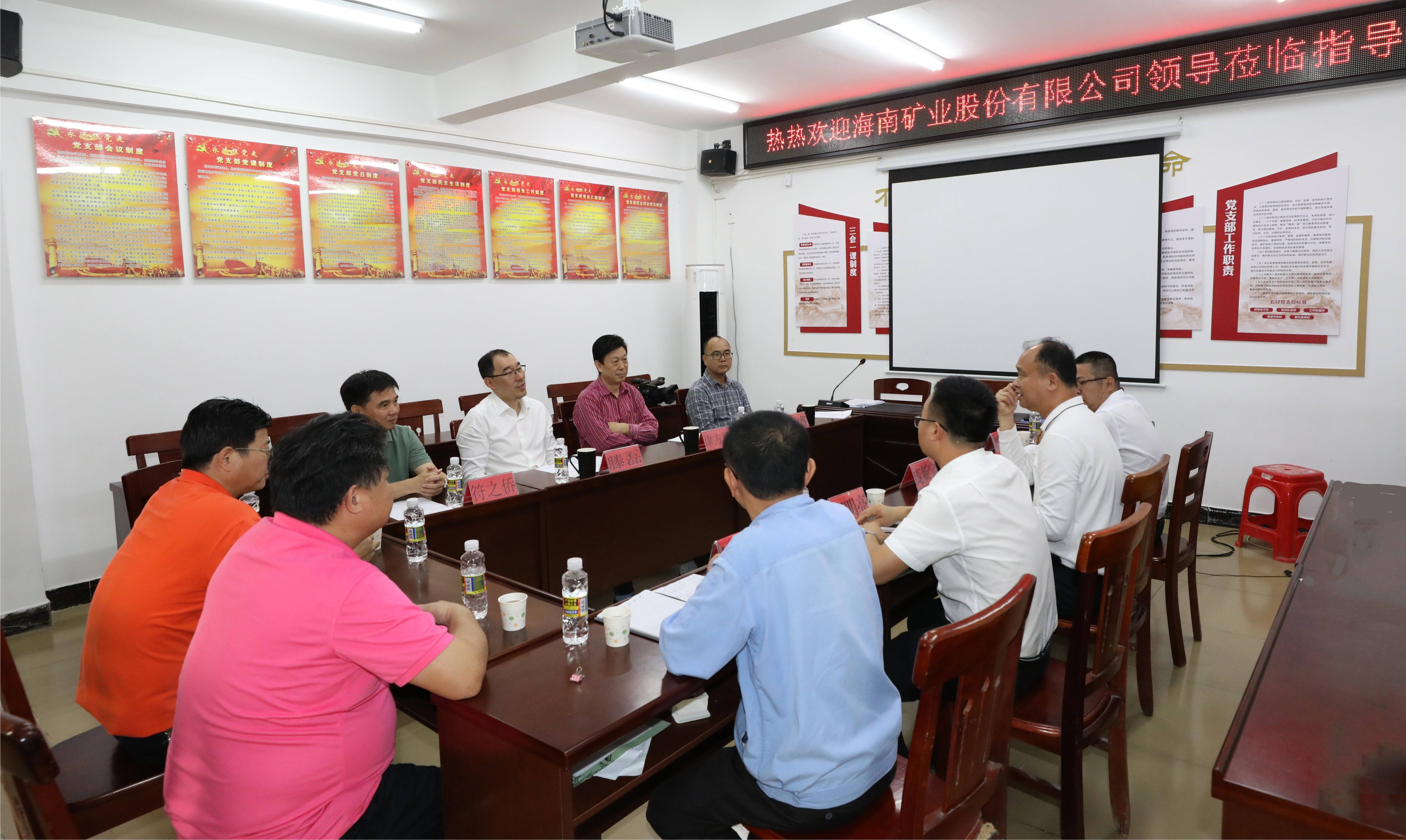3377体育官网总裁滕磊到兴诗村开展调研与慰问