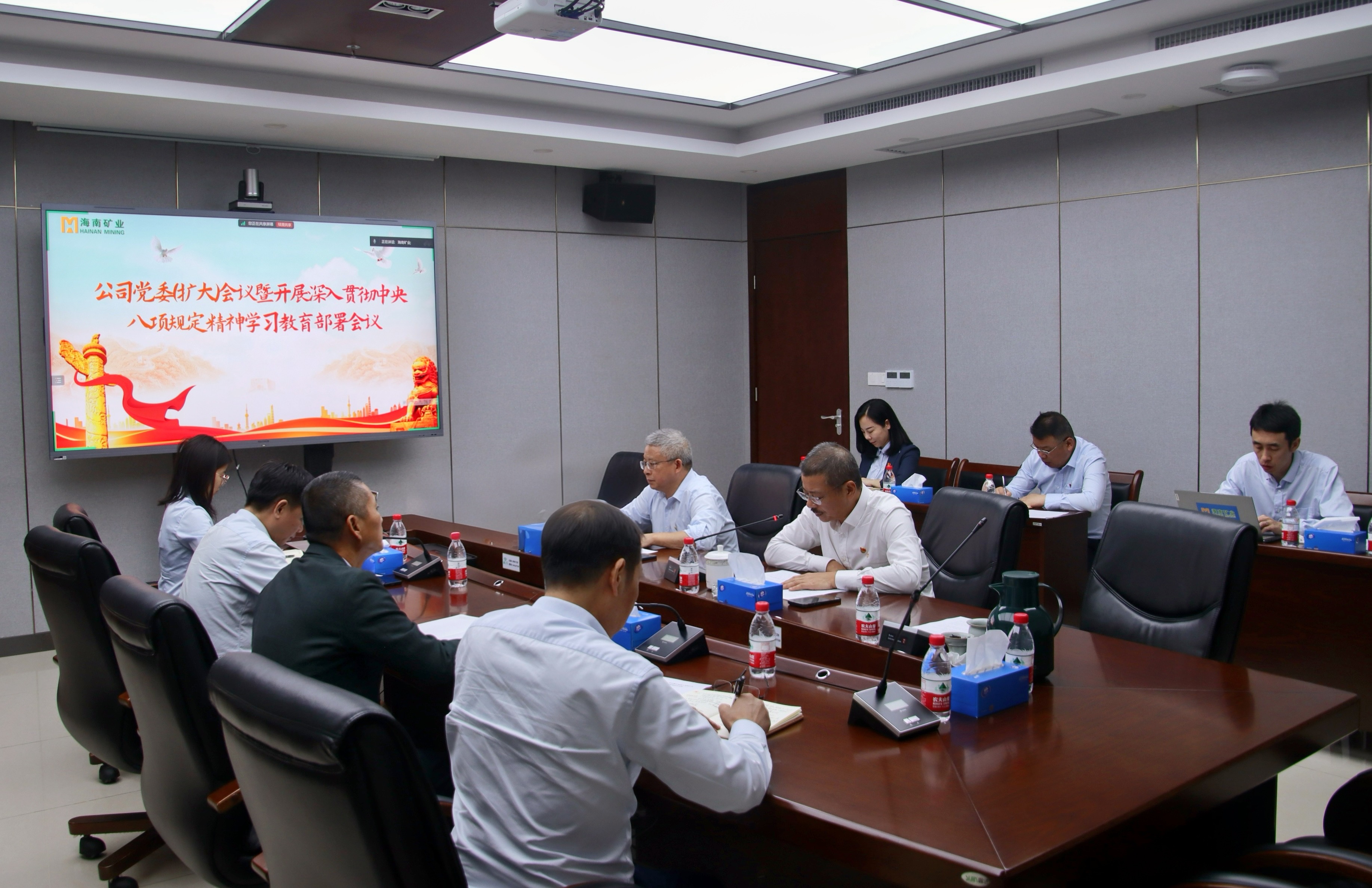 3377体育官网召开党委（扩大）会议 部署深入贯彻中央八项规定精神学习教育工作